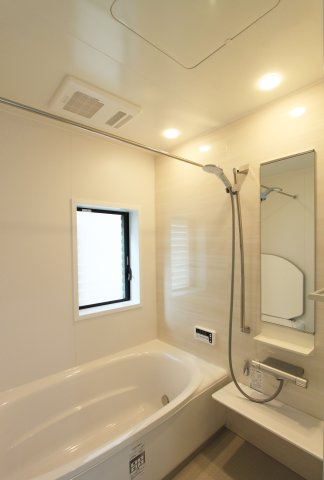 ６４３０２　岐阜市長良東三丁目中古戸建ての浴室|LIXIL「AX」基本性能も充実した浴室となっています♪