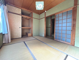 【和室】 | 右京区太秦安井北御所町 | 南側約6帖の和室、押入付：リフォームをお楽しみいただけます