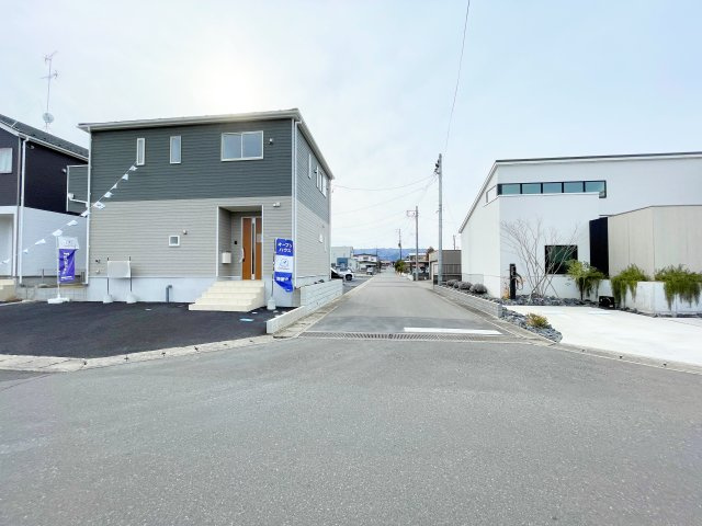 相馬市中村第10　Cradle garden　全7棟の前面道路含む現地写真
