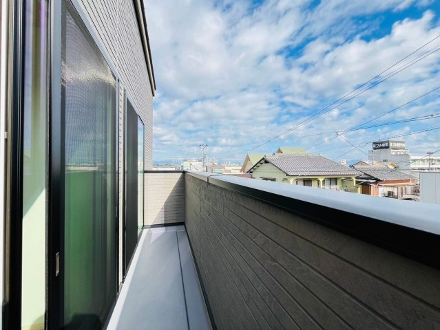 戸建　瑞穂市別府Ⅳ　全1区画分譲のバルコニー|バルコニーは南向きで洗濯物もよく乾きます！強度と表面積硬度を持つFPRで防水しています。