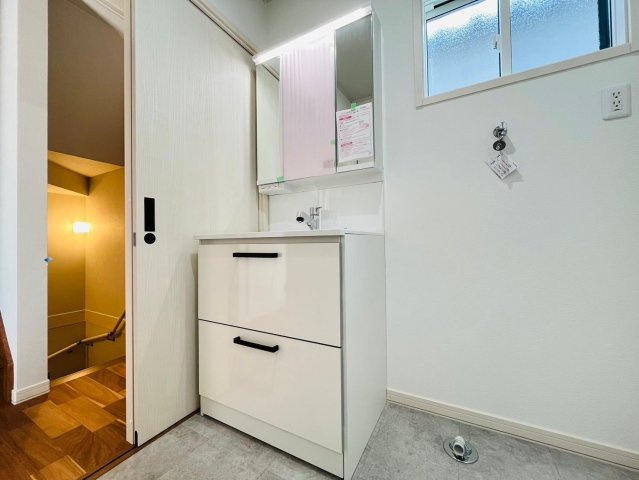 戸建　瑞穂市別府Ⅳ　全1区画分譲の独立洗面台|洗面洗髪化粧台です。物件により三面鏡または一面鏡の場合があります。詳しくは担当者までお問合せ下さい。