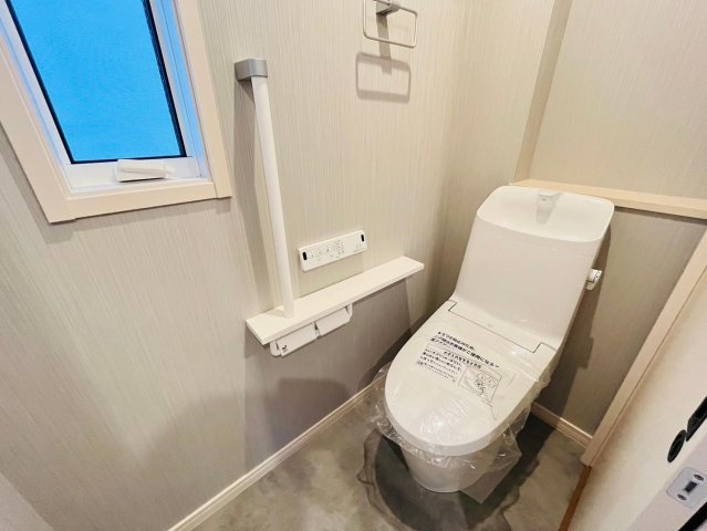戸建　瑞穂市別府Ⅳ　全1区画分譲のトイレ|節水省エネの暖房便座シャワートイレです。お掃除のしやすさを究めたフチなし形状でお手入れ楽々。