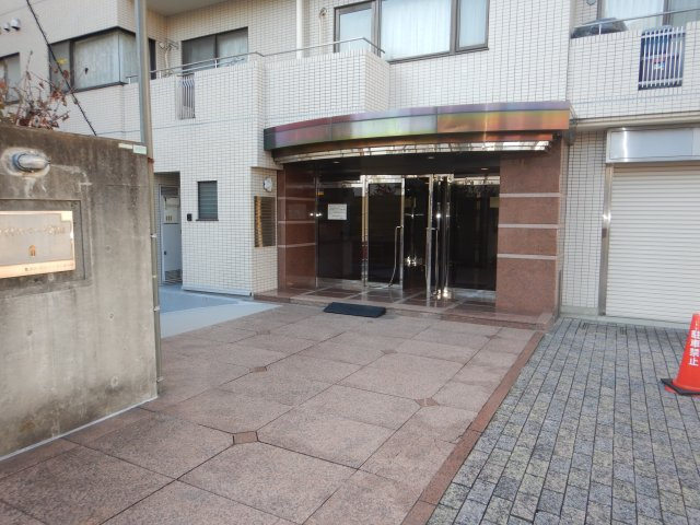 ロイヤルパーク高田のエントランス