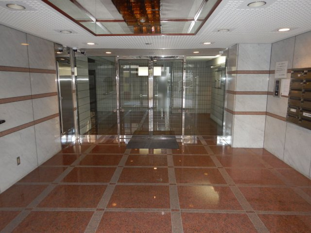 ロイヤルパーク高田のエントランス