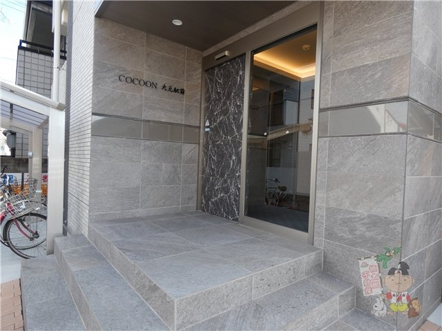 コクーン大元駅前のエントランス