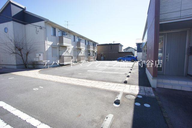 レセンテ紫峰ヶ丘Cの駐車場