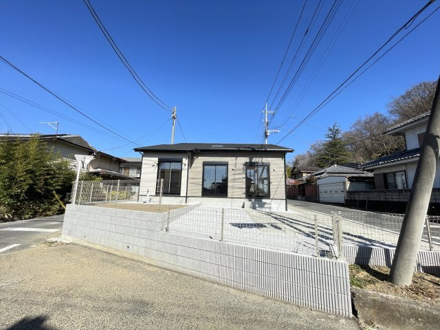 桐生市堤町1丁目　BLOOMING GARDENの前面道路含む現地写真