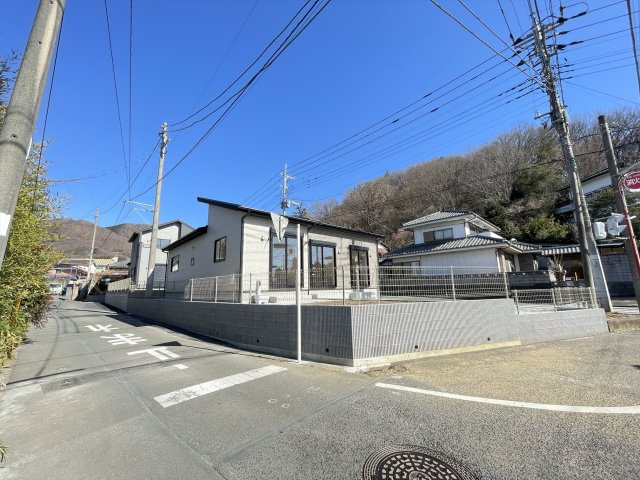 桐生市堤町1丁目　BLOOMING GARDENの前面道路含む現地写真