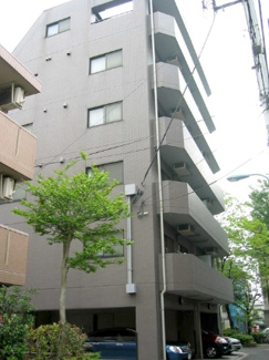 【外観】 | 鉄筋コンクリート造のがっちりとした建物。