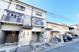 【外観】 | スーパー・コンビニ・郵便局徒歩5分と生活便利地。買い物施設・金融機関が近くにあると助かりますね。