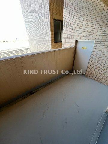 ライオンズマンション中津のバルコニー|外からの目が気にならないバルコニーで洗濯物が干せます