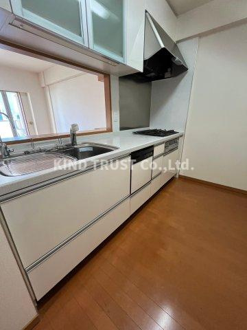 ライオンズマンション中津のキッチン|コンパクトなキッチンで掃除もラクラク