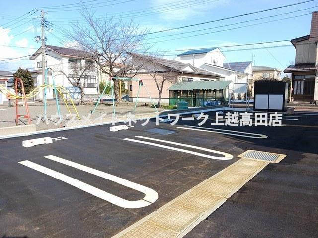 クラール南城　Ａの駐車場|消雪付駐車場