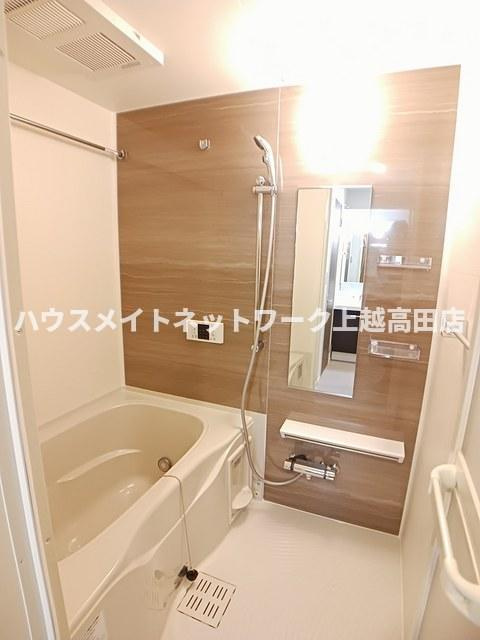 クラール南城　Ｂの浴室|追焚機能付