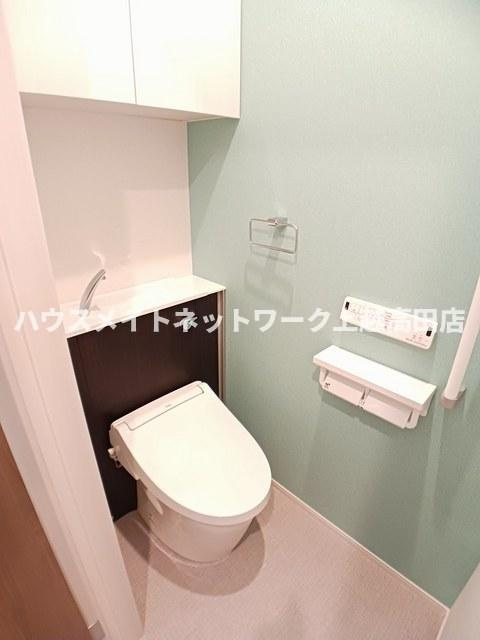 クラール南城　Ｂのトイレ|温水洗浄暖房便座