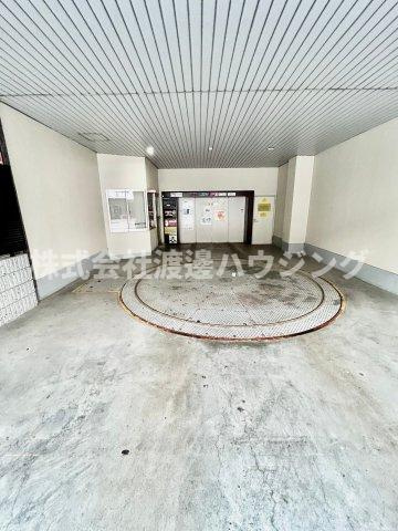 東明マンション江坂の駐車場