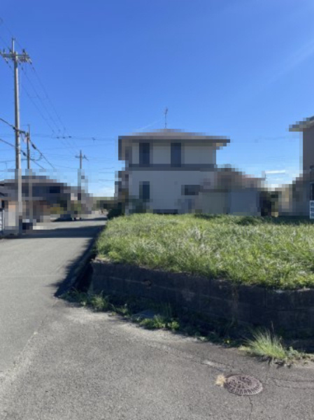 高島市鴨55坪土地の前面道路含む現地写真