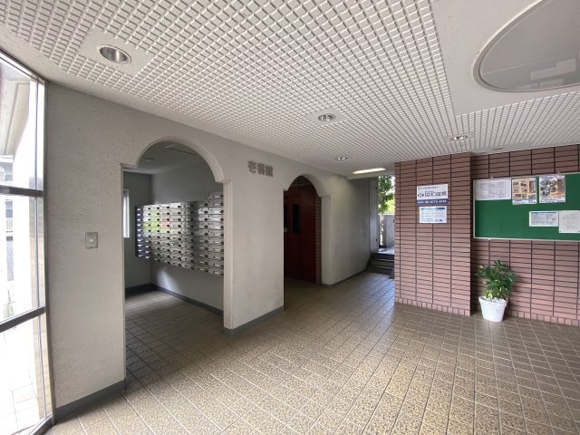 プレストコート1番館のエントランス