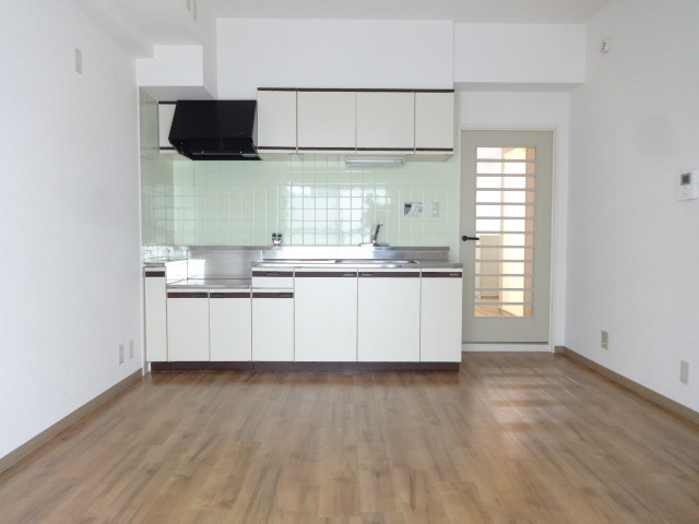 プレストコート1番館の居間・リビング