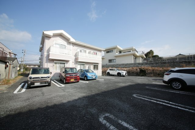 ブレイヴ　シンメイの駐車場