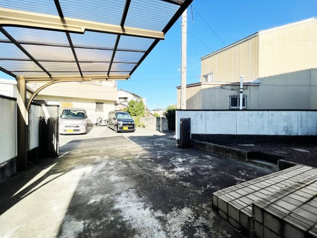 中島田町2丁目一戸建の駐車場