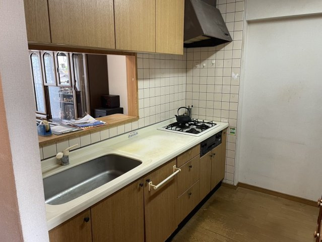 ビューネ芙蓉館　三島市萩のキッチン|カウンターキッチンなので会話をしながら楽しくお料理出来そうですね。収納スペースもたくさんあるので買い置きもたっぷり出来ます。