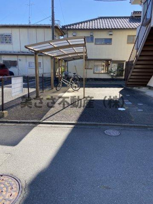 【その他共用部分】 | スモールマウンテンハイム | 屋根付き駐輪場