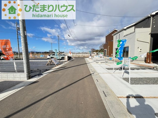 深谷市上野台　新築一戸建て　いろどりタウン　11の前面道路含む現地写真|閑静な住宅地で叶える静かな暮らし(^^)/			
