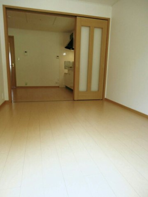 【居間・リビング】 | サンライズ榎Ｂ | 明るい室内です