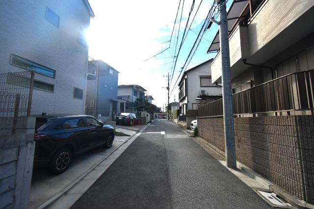 善福寺1丁目・中古戸建の前面道路含む現地写真