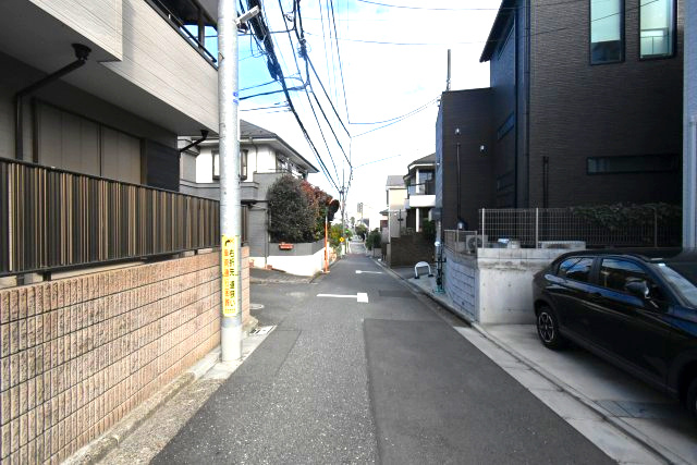 善福寺1丁目・中古戸建の前面道路含む現地写真