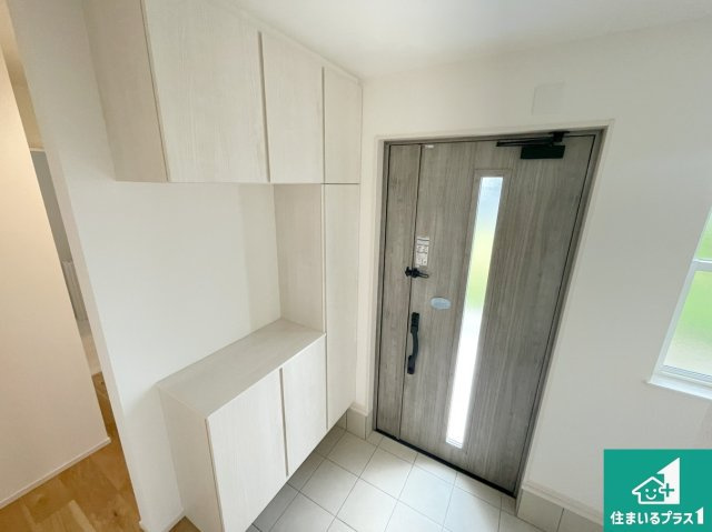 神戸市中央区神仙寺通　第3期　未入居の玄関|シューズボックスにはたくさんの靴が収納できるので玄関周りはいつもスッキリ！ご家族が増えても安心！