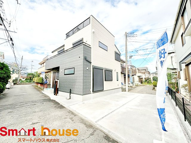 御園1丁目　屋上バルコニーの前面道路含む現地写真|オシャレな外観は、人の目を引くだけではなく自慢したくなりますね！植木を置いたりアレンジは、自由です。自分の好みに仕上げましょう♪
