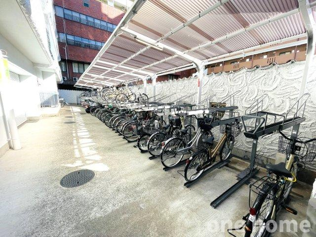 VIP新大阪の駐輪場|◆注目の集まる【新大阪エリア】♪
◆【当社販売窓口】SRC11階建11階部分の最上階!!表面利回り約7.27％!!