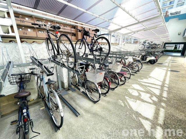 VIP新大阪の駐輪場|◆出張にも便利な【新大阪】駅から徒歩圏内の物件です！
◆【当社販売窓口】SRC11階建11階部分の最上階!!表面利回り約7.82％!!