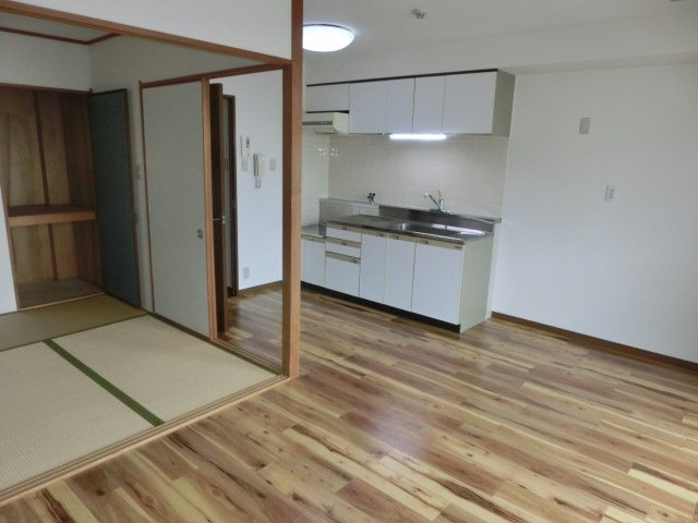 アーバ姫島公園の居間・リビング