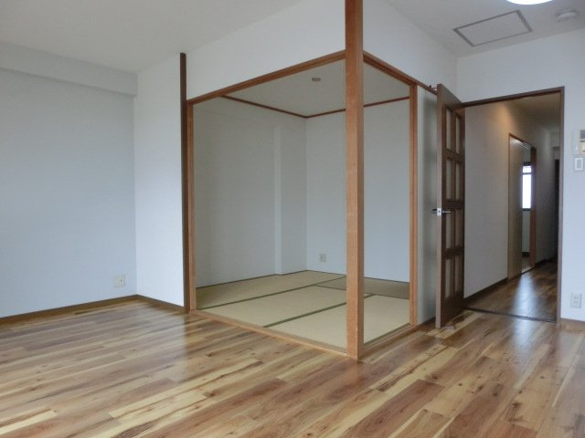 アーバ姫島公園の居間・リビング