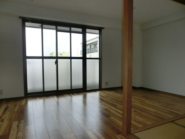 アーバ姫島公園の居間・リビング