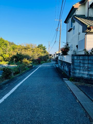 日の出町大久野　中古戸建の前面道路含む現地写真|北側全面道路