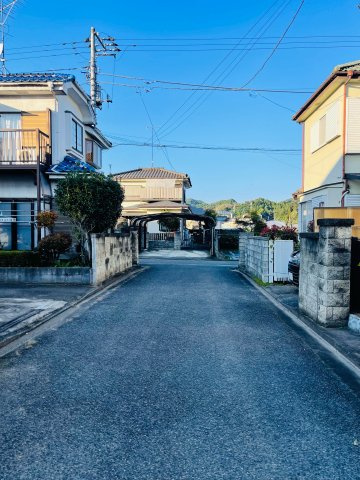 日の出町大久野　中古戸建の前面道路含む現地写真|西側全面道路