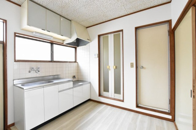 【キッチン】 | コーポイズミ | 2口ガスコンロ設置可能
