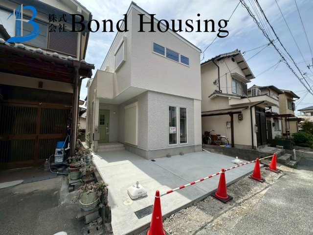 駐車２台　食洗機付き　大久保町大窪　新築戸建の前面道路含む現地写真