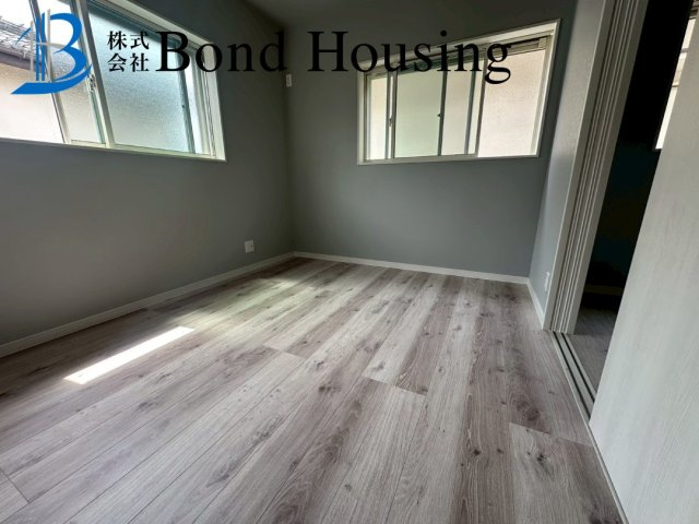 駐車２台　食洗機付き　大久保町大窪　新築戸建の洋室