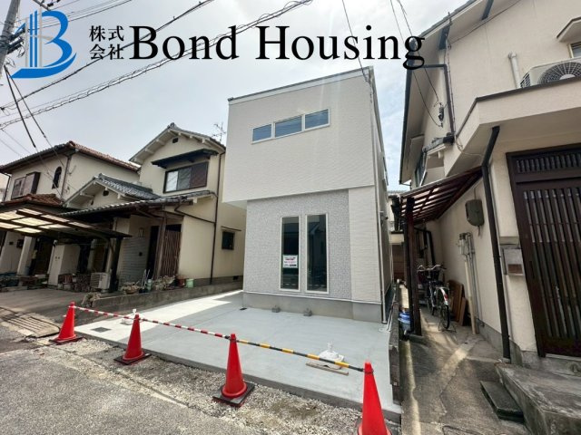 駐車２台　食洗機付き　大久保町大窪　新築戸建の前面道路含む現地写真