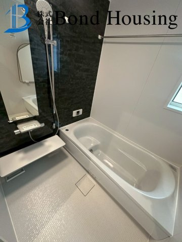 駐車２台　食洗機付き　大久保町大窪　新築戸建の浴室