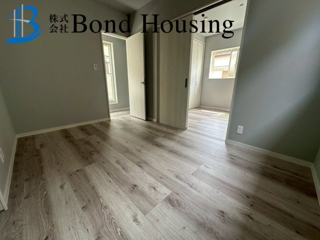 駐車２台　食洗機付き　大久保町大窪　新築戸建の洋室