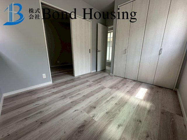 駐車２台　食洗機付き　大久保町大窪　新築戸建の洋室