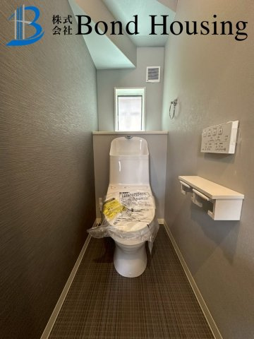 駐車２台　食洗機付き　大久保町大窪　新築戸建のトイレ