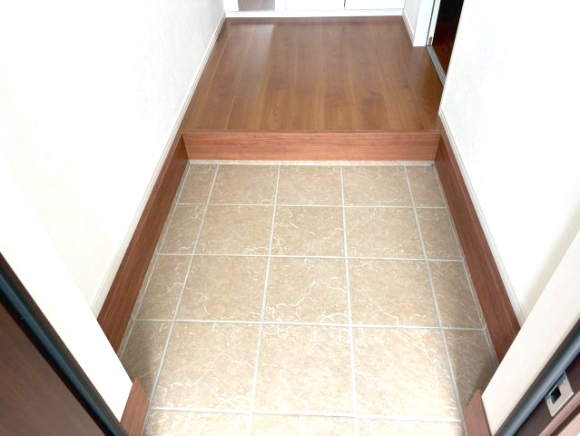 三木市緑が丘町本町１丁目　3号棟の玄関