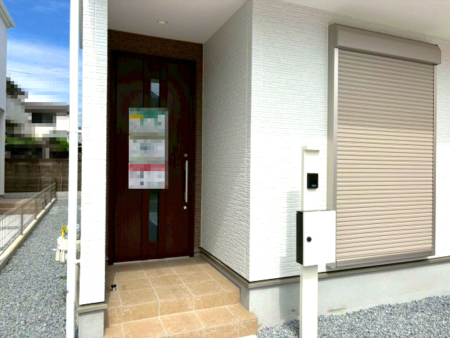三木市緑が丘町本町１丁目　3号棟の玄関